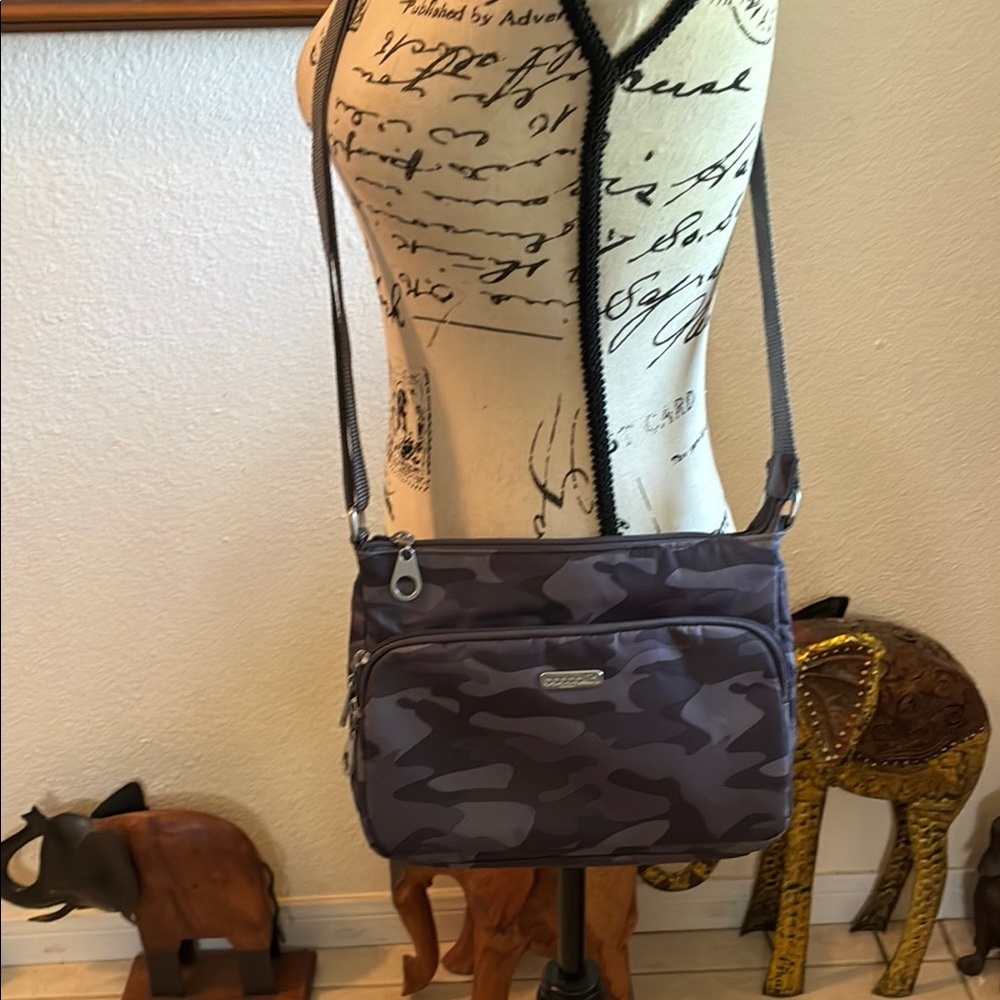 NWOT’s- Baggallini Camouflage Crossbody Bag in Gray
